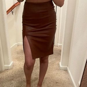 Leather brown skirt with slit